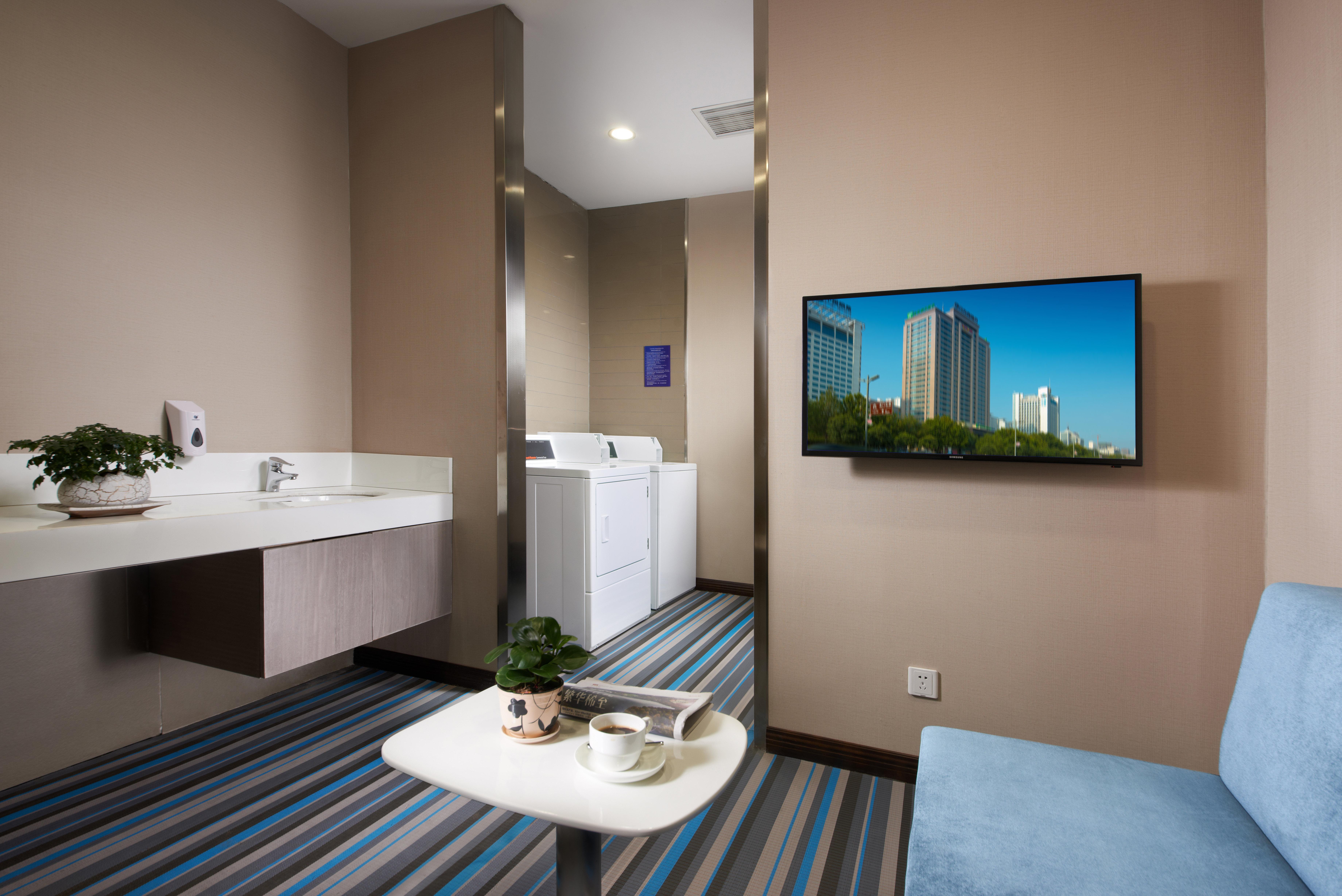 Holiday Inn Express Luoyang City Center By Ihg Exterior photo